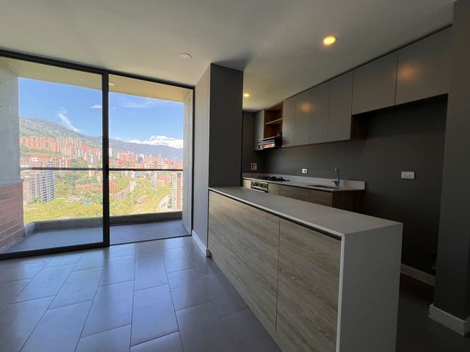 Apartamento de 2 alcobas en arriendo en El Poblado, Medellín, 68 m² · foto 2 de 12