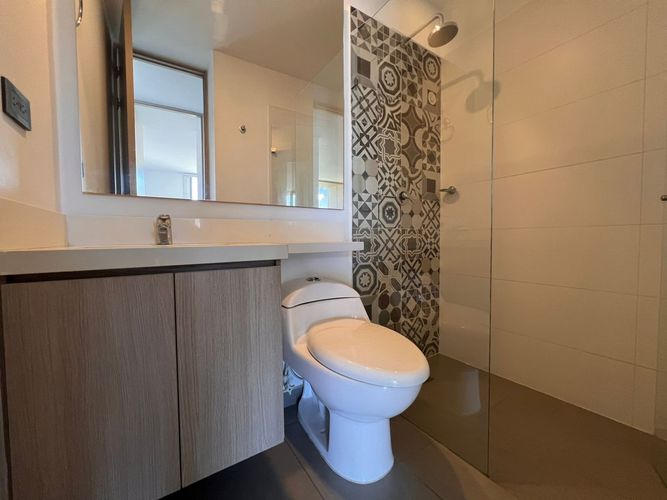 Apartamento de 2 alcobas en arriendo en El Poblado, Medellín, 68 m² · foto 11 de 12
