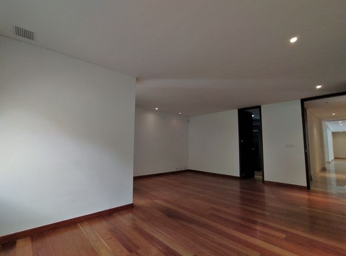 Apartamento de 3 alcobas en venta en Los Balsos, Bogotá, 256 m² · foto 10 de 24