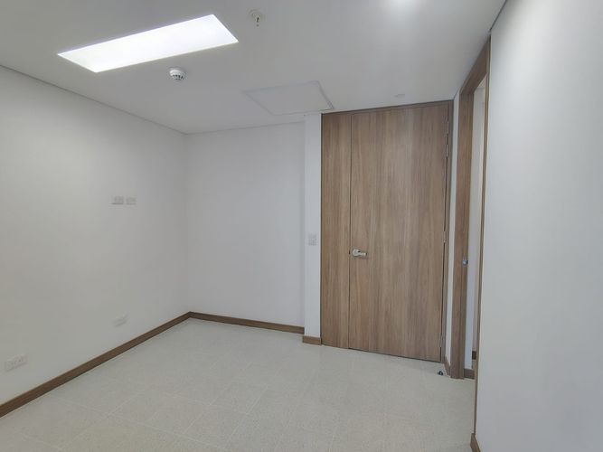 Oficina en arriendo en El Velódromo, Medellín, 30 m² · foto 2 de 10