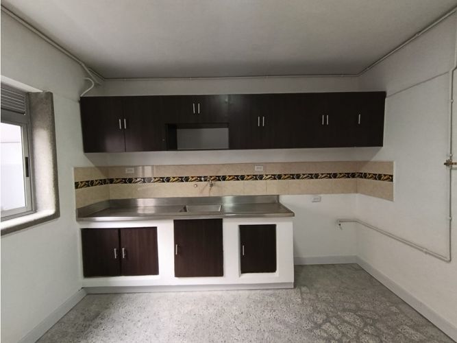 Casa de 4 alcobas en venta en Estadio, Medellín, 161 m² · foto 2 de 17