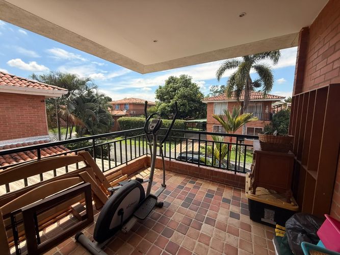Casa de 3 alcobas en venta en El Castillo, Jamundí, 224 m² · foto 3 de 24