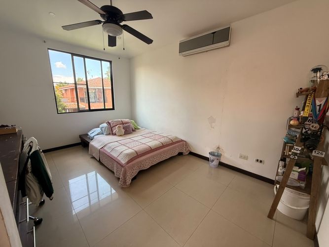 Casa de 3 alcobas en venta en El Castillo, Jamundí, 224 m² · foto 5 de 24