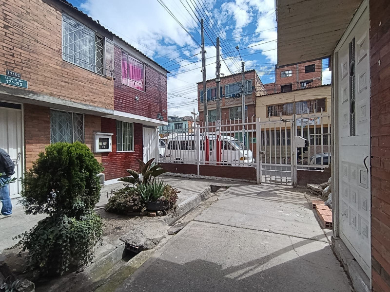 Casa en venta en Quintas Del Sur, Bogotá · foto 2 de 24