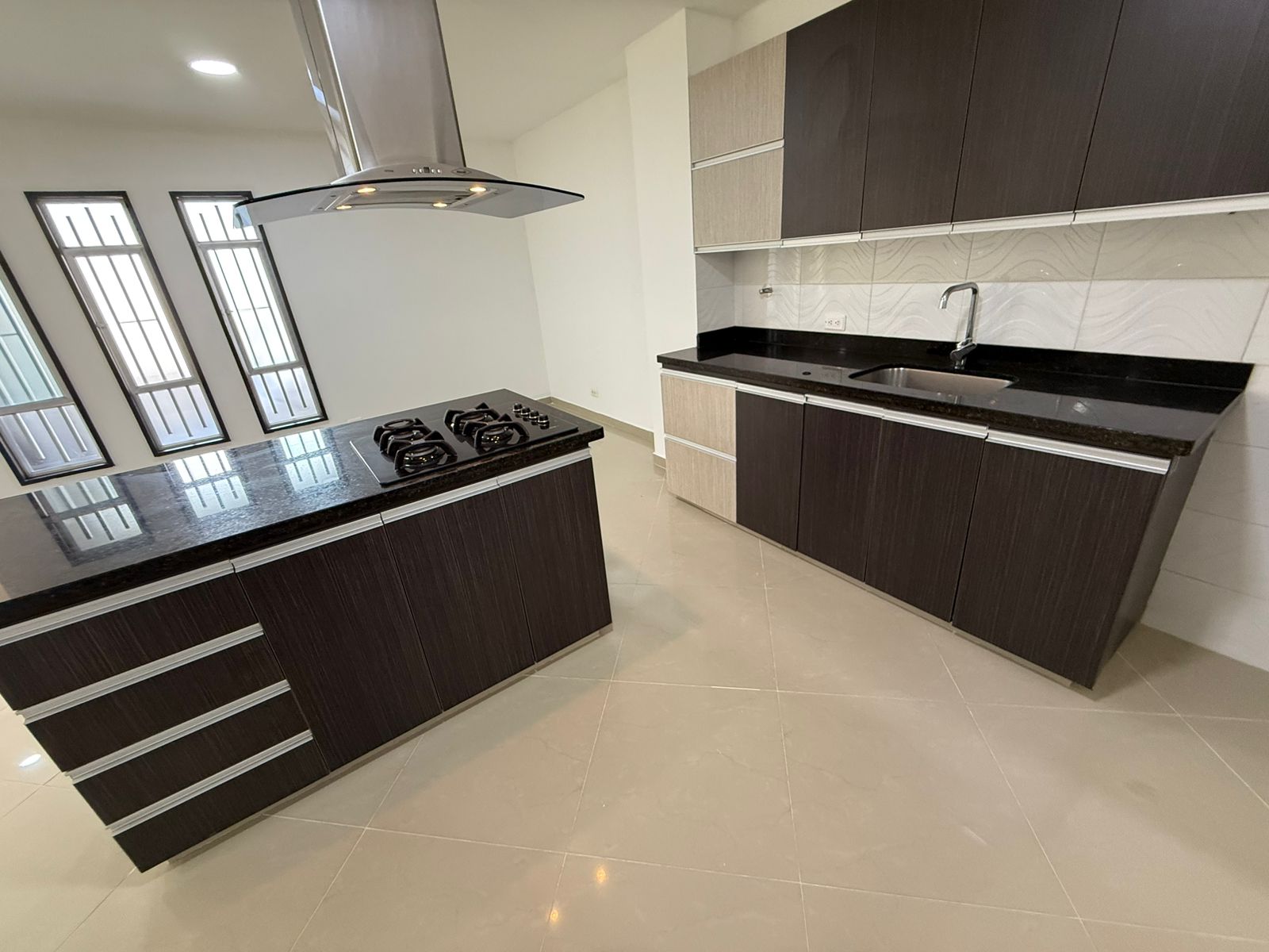 Apartamento en arriendo en La Castellana, Medellín · foto 2 de 20