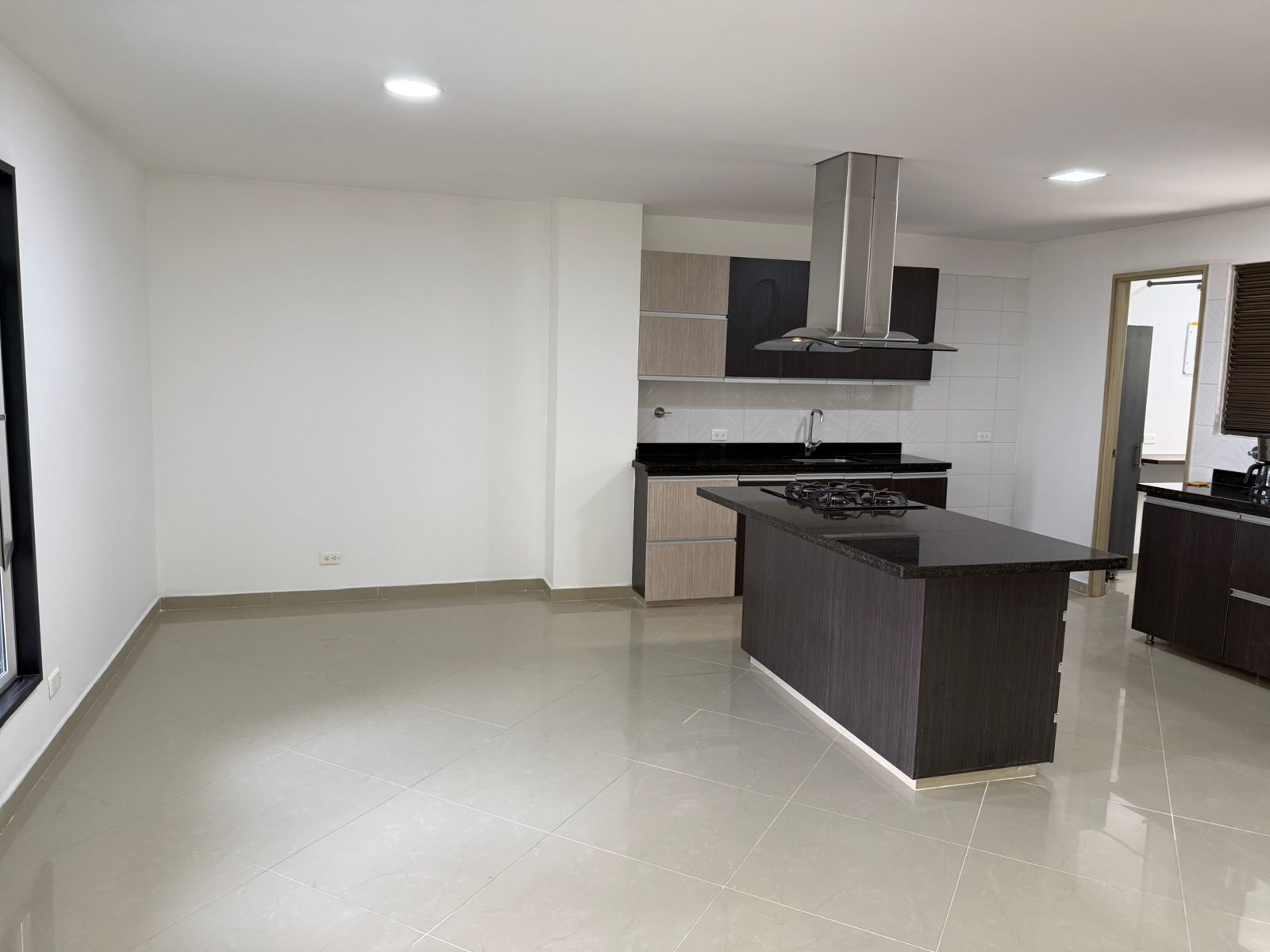 Apartamento en arriendo en La Castellana, Medellín · foto 3 de 20
