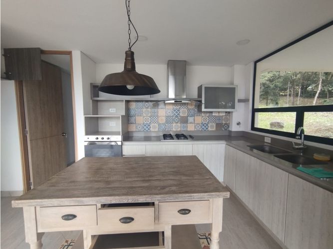 Casa de 5 alcobas en venta en Lomitas, La Ceja, 309 m² · foto 2 de 24