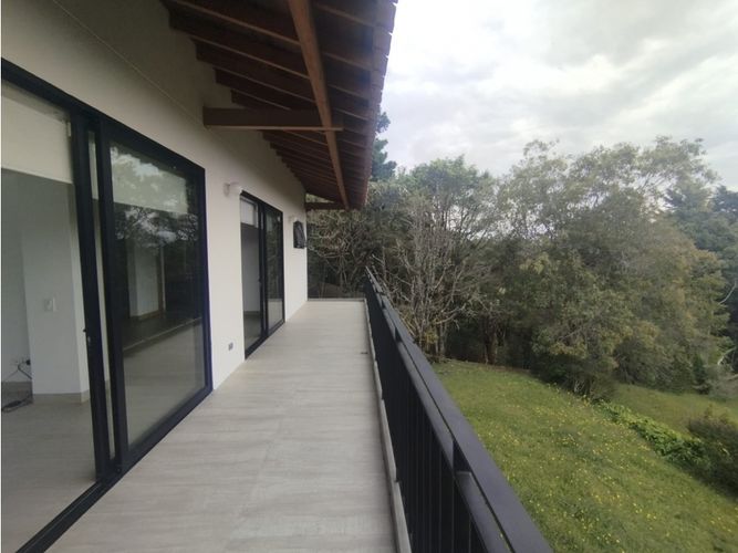 Casa de 5 alcobas en venta en Lomitas, La Ceja, 309 m² · foto 7 de 24