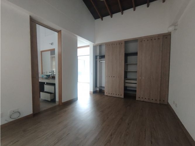 Casa de 5 alcobas en venta en Lomitas, La Ceja, 309 m² · foto 9 de 24