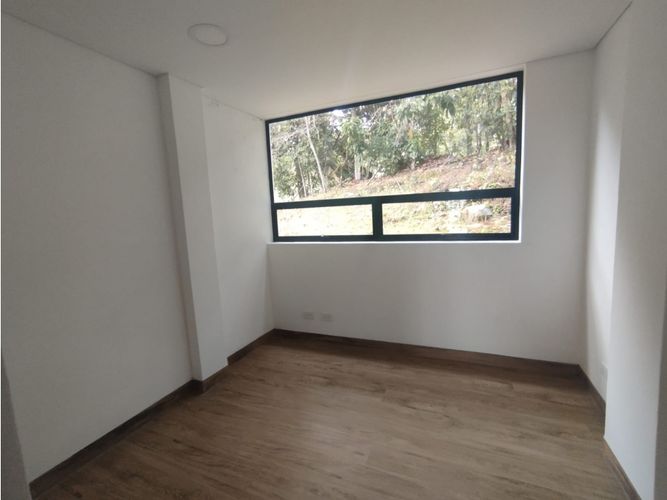 Casa de 5 alcobas en venta en Lomitas, La Ceja, 309 m² · foto 15 de 24