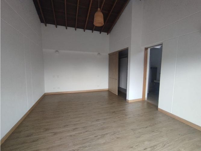 Casa de 5 alcobas en venta en Lomitas, La Ceja, 309 m² · foto 17 de 24