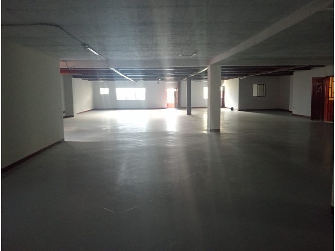 Bodega en arriendo en Caribe, Medellín, 530 m² · foto 2 de 12