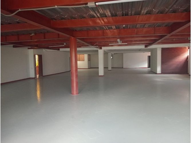 Bodega en arriendo en Caribe, Medellín, 530 m² · foto 3 de 12