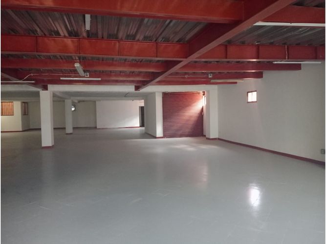 Bodega en arriendo en Caribe, Medellín, 530 m² · foto 4 de 12