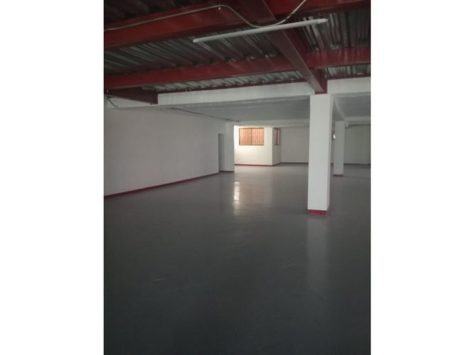 Bodega en arriendo en Caribe, Medellín, 530 m² · foto 6 de 12