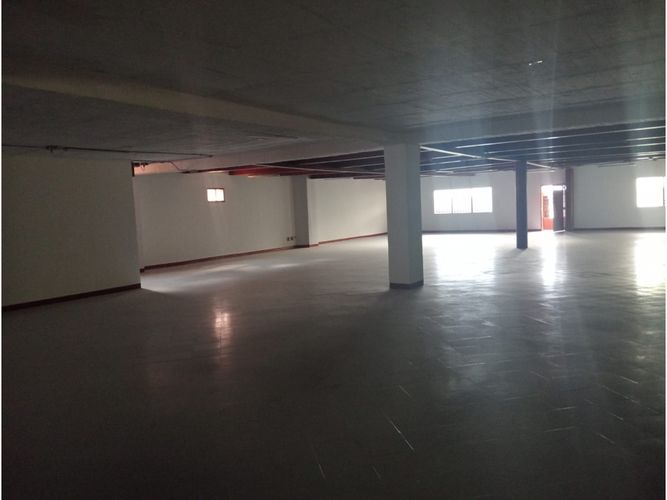 Bodega en arriendo en Caribe, Medellín, 530 m² · foto 8 de 12