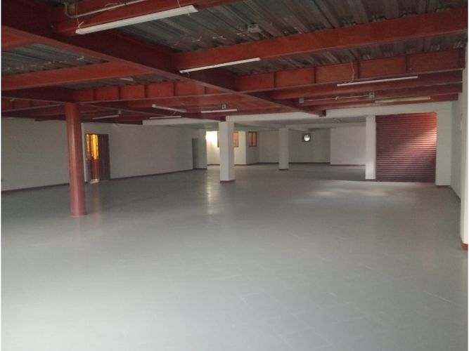 Bodega en arriendo en Caribe, Medellín, 530 m² · foto 9 de 12
