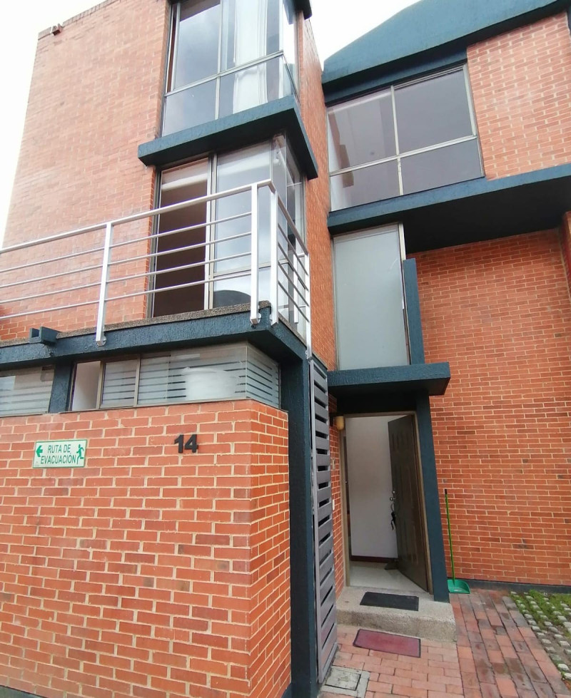 Casa en venta en Iberia, Bogotá · foto 2 de 24