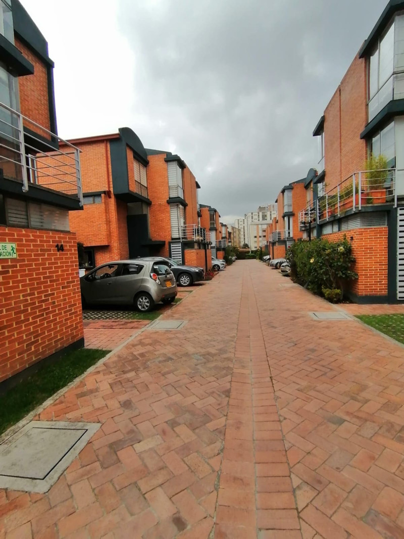 Casa en venta en Iberia, Bogotá · foto 4 de 24