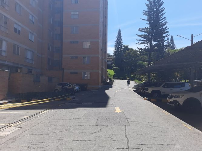 Apartamento de 3 alcobas en venta en Colasania, Medellín, 75 m² · foto 2 de 24