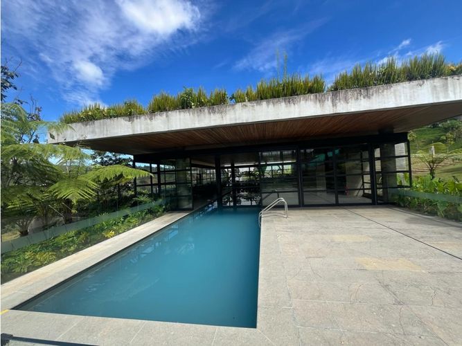 Lote en venta en Escobero, Envigado, 2111 m² · foto 2 de 8