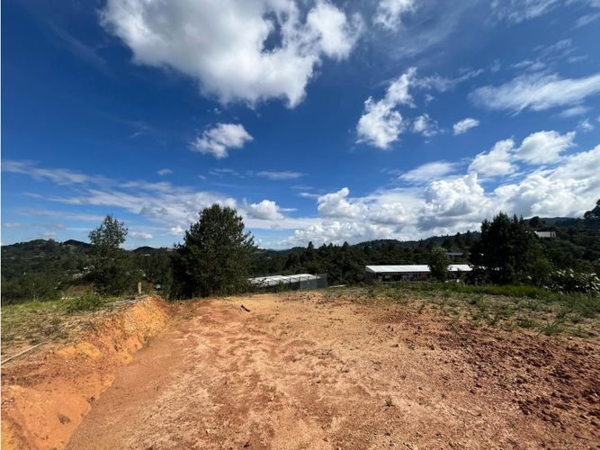 Lote en venta en Escobero, Envigado, 2111 m² · foto 3 de 8
