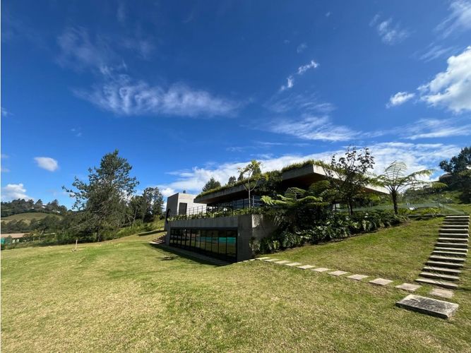 Lote en venta en Escobero, Envigado, 2111 m² · foto 4 de 8