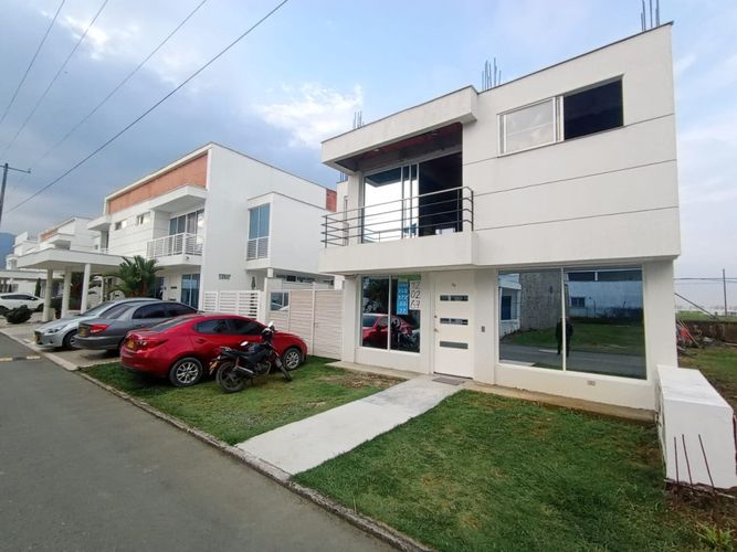 Casa de 4 alcobas en venta en Las Mercedes, Jamundí, 73 m² · foto 2 de 24