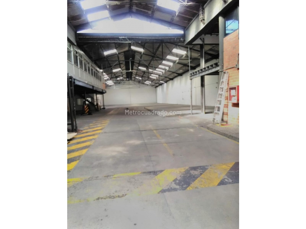 Warehouse for sale in La aguacatala, Medellín 2