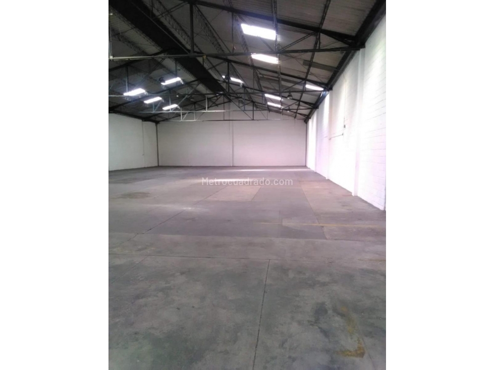 Warehouse for sale in La aguacatala, Medellín 3