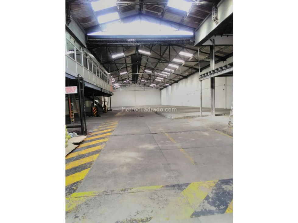 Warehouse for sale in La aguacatala, Medellín 4