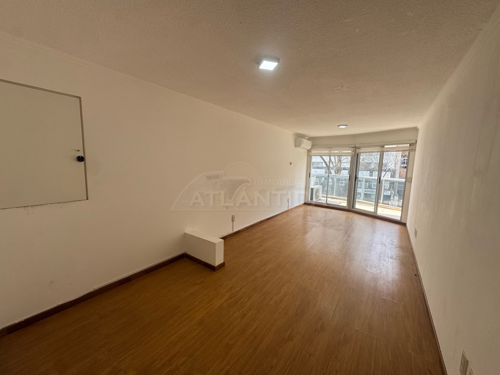 Alquiler Apartamento 2 Dormitorios, 2 Baños, Cochera Y Amenities En 21 De Setiembre, Punta Carretas. Inm Atlántida