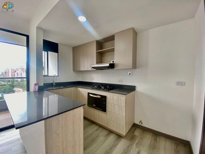 Apartamento de 2 alcobas en arriendo en Asomadera No.2, Medellín, 64 m² · foto 2 de 19