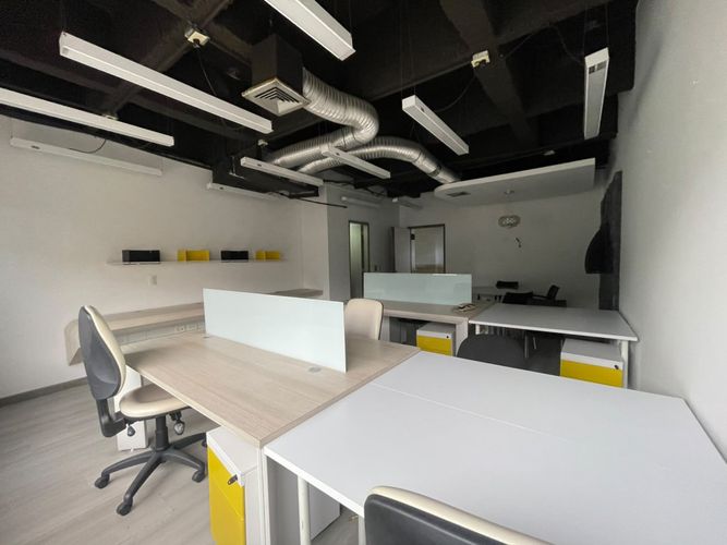 Oficina en arriendo en Patio Bonito, Medellín, 38 m² · foto 2 de 5