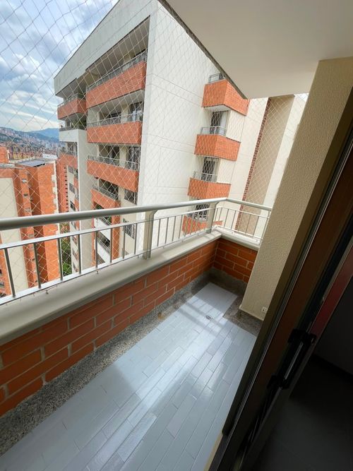 Apartamento de 3 alcobas en arriendo en La Frontera, Medellín, 112 m² · foto 12 de 17