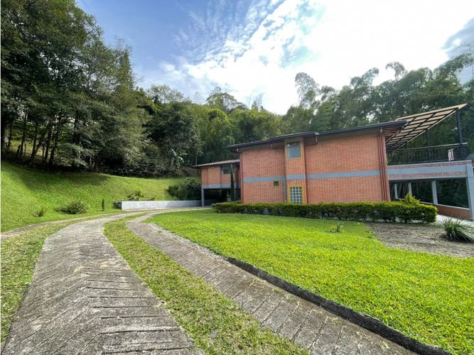 Casa de 4 alcobas en venta en La Tablaza, La Estrella, 385 m² · foto 2 de 22