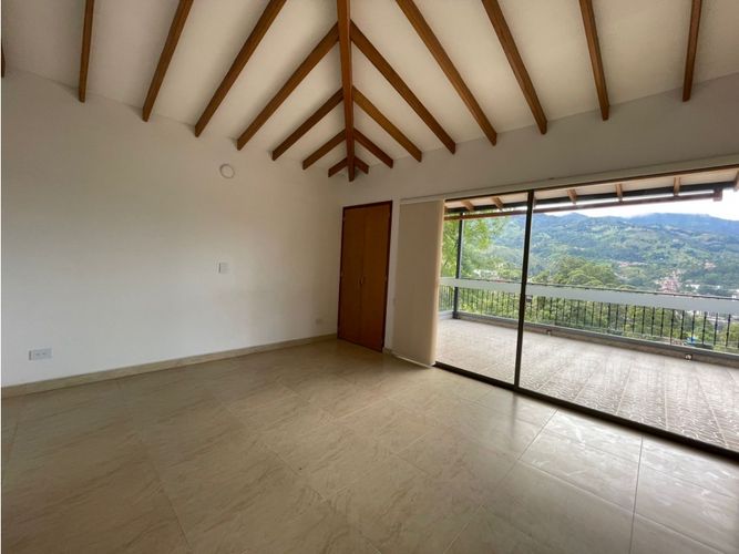 Casa de 4 alcobas en venta en La Tablaza, La Estrella, 385 m² · foto 13 de 22