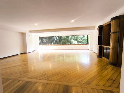 Apartamento de 3 alcobas en arriendo en Los Balsos, Medellín, 241 m² · foto 4 de 24