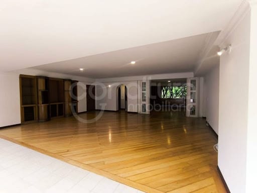 Apartamento de 3 alcobas en arriendo en Los Balsos, Medellín, 241 m² · foto 5 de 24