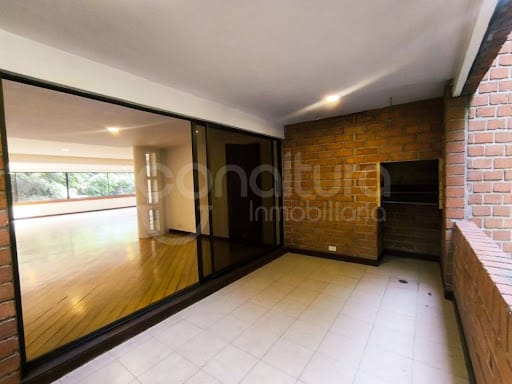Apartamento de 3 alcobas en arriendo en Los Balsos, Medellín, 241 m² · foto 8 de 24