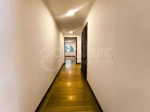 Apartamento de 3 alcobas en arriendo en Los Balsos, Medellín, 241 m² · foto 9 de 24