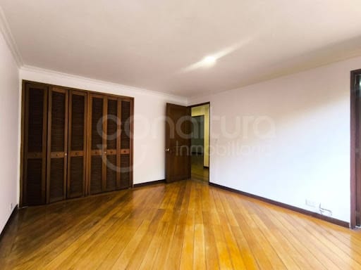 Apartamento de 3 alcobas en arriendo en Los Balsos, Medellín, 241 m² · foto 10 de 24