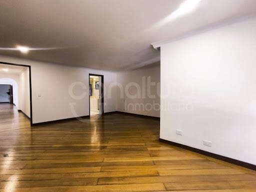 Apartamento de 3 alcobas en arriendo en Los Balsos, Medellín, 241 m² · foto 19 de 24