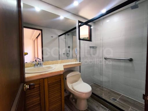 Apartamento de 3 alcobas en arriendo en Los Balsos, Medellín, 241 m² · foto 24 de 24