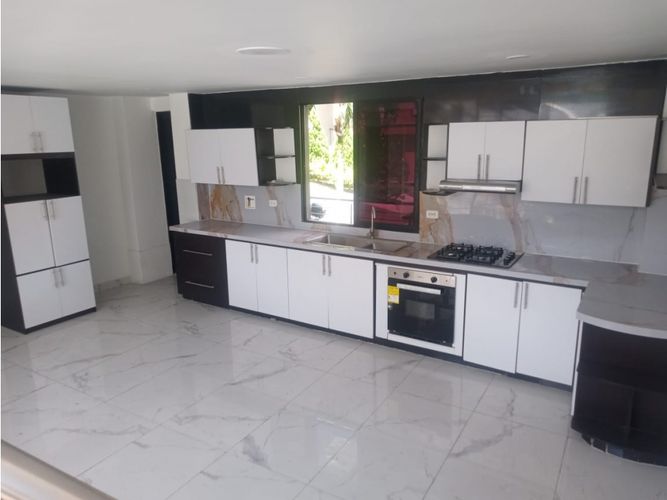 Casa de 4 alcobas en venta en Aves Maria, Sabaneta, 520 m² · foto 2 de 22