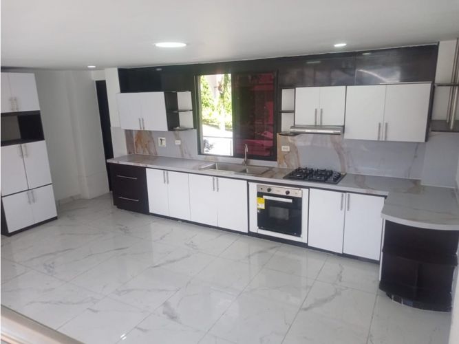 Casa de 4 alcobas en venta en Aves Maria, Sabaneta, 520 m² · foto 3 de 22