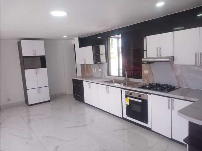 Casa de 4 alcobas en venta en Aves Maria, Sabaneta, 520 m² · foto 4 de 22