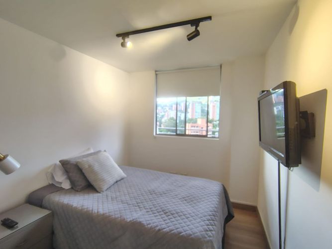 Apartamento de 2 alcobas en arriendo en El Poblado, Medellín, 77 m² · foto 9 de 19