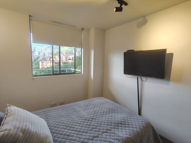 Apartamento de 2 alcobas en arriendo en El Poblado, Medellín, 77 m² · foto 10 de 19