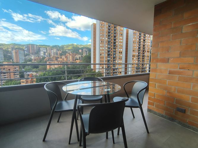 Apartamento de 2 alcobas en arriendo en El Poblado, Medellín, 77 m² · foto 18 de 19